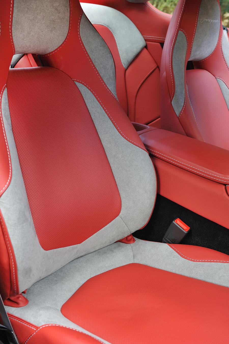 Интерьер Aston Martin Vanquish 2012 года  (NA) (фото 2 из 182)